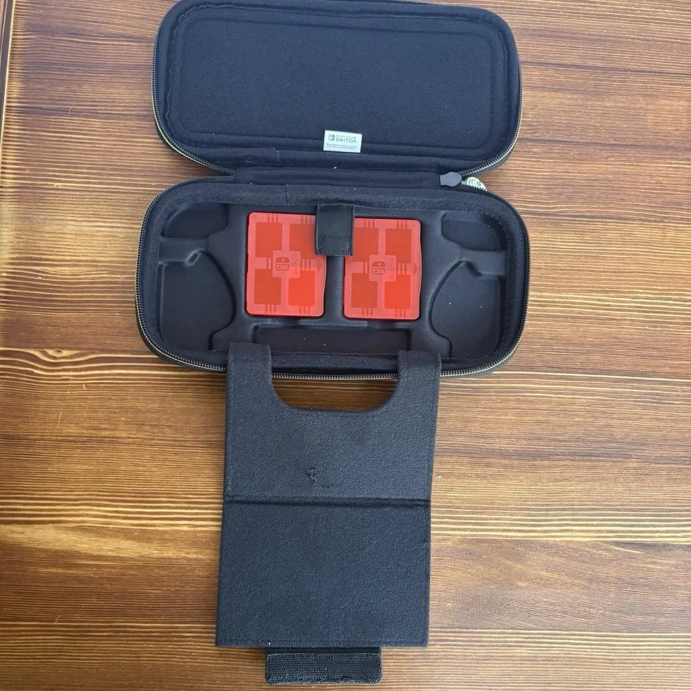 Nintendo Switch Carrying Case + 2 Game Storage Animal Crossings Full Art‎ Deluxe